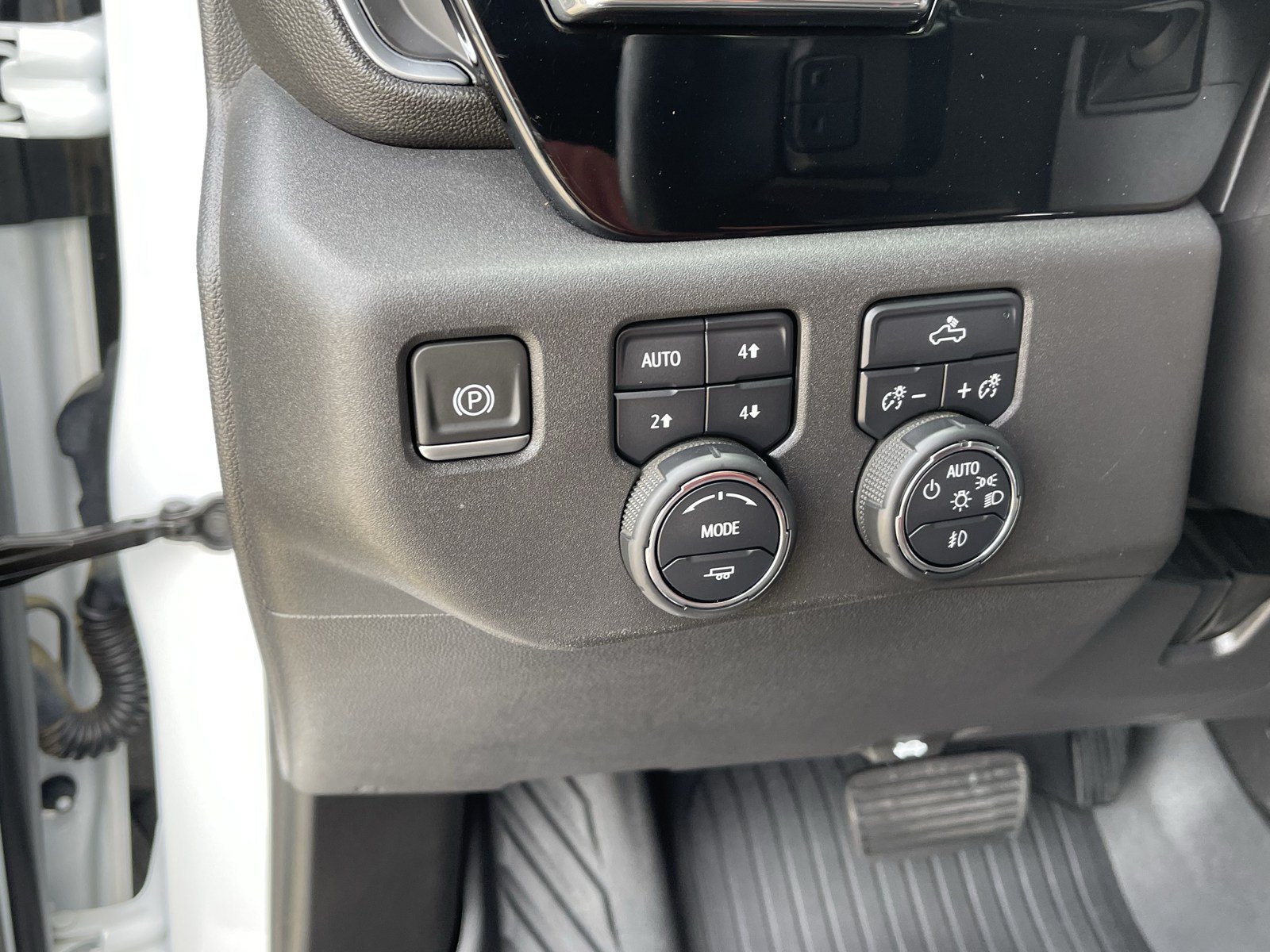 Used 2023 Chevrolet Silverado 1500 LT Trail Boss w/ Protection Package AWD/4WD image 25