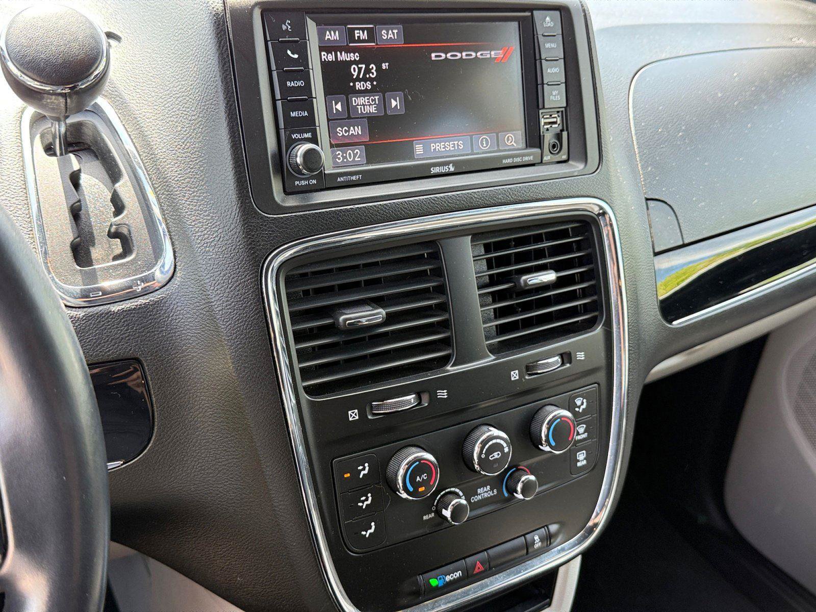 Used 2018 Dodge Grand Caravan SXT FWD image 28