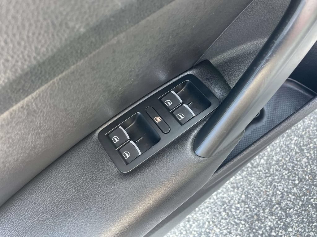 Used 2013 Volkswagen Passat TDI SE FWD image 19