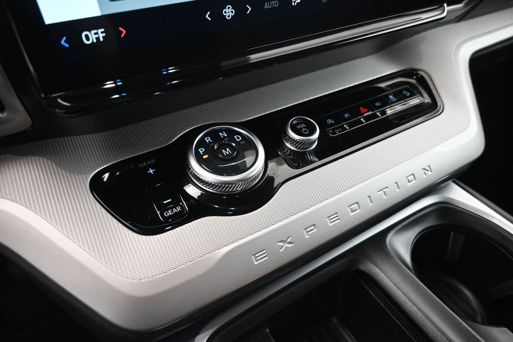 Certified 2025 Ford Expedition Active AWD/4WD image 17