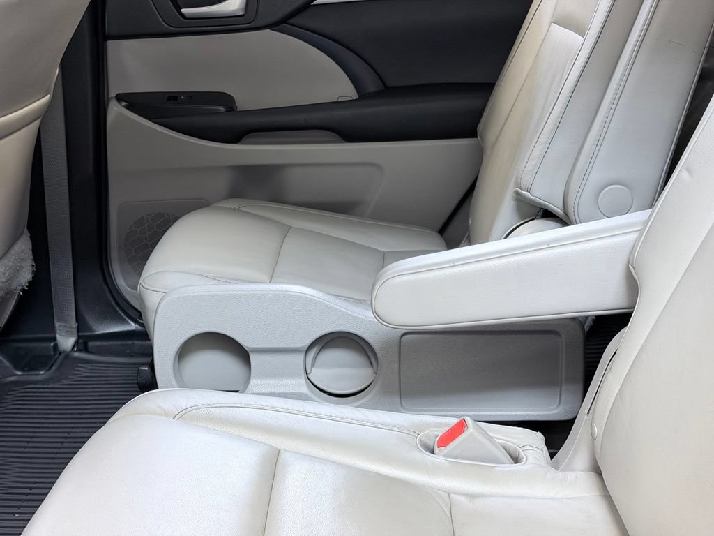 Used 2015 Toyota Highlander XLE AWD/4WD image 20