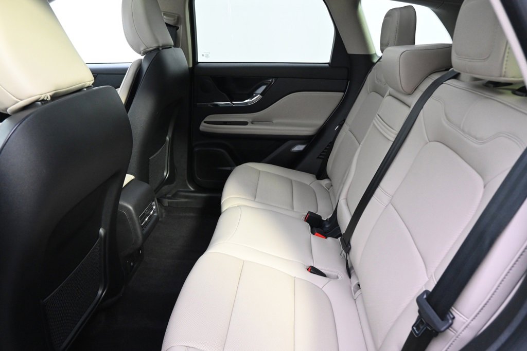 New 2025 Lincoln Corsair Reserve w/ Towing Package image 19