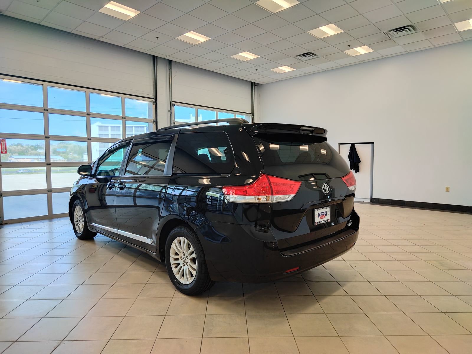 Used 2011 Toyota Sienna XLE FWD image 5