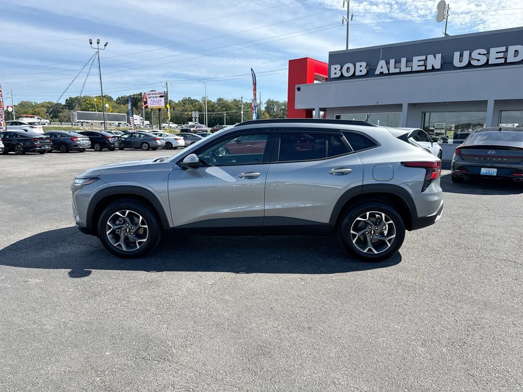 Used 2026 Chevrolet Trax LT FWD image 11