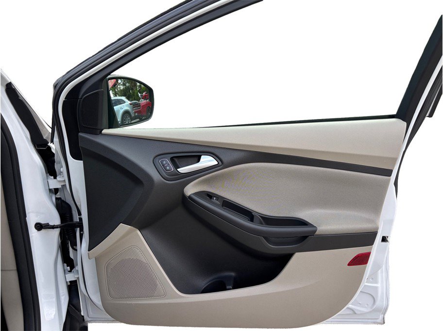 Used 2015 Ford Focus SE FWD image 31