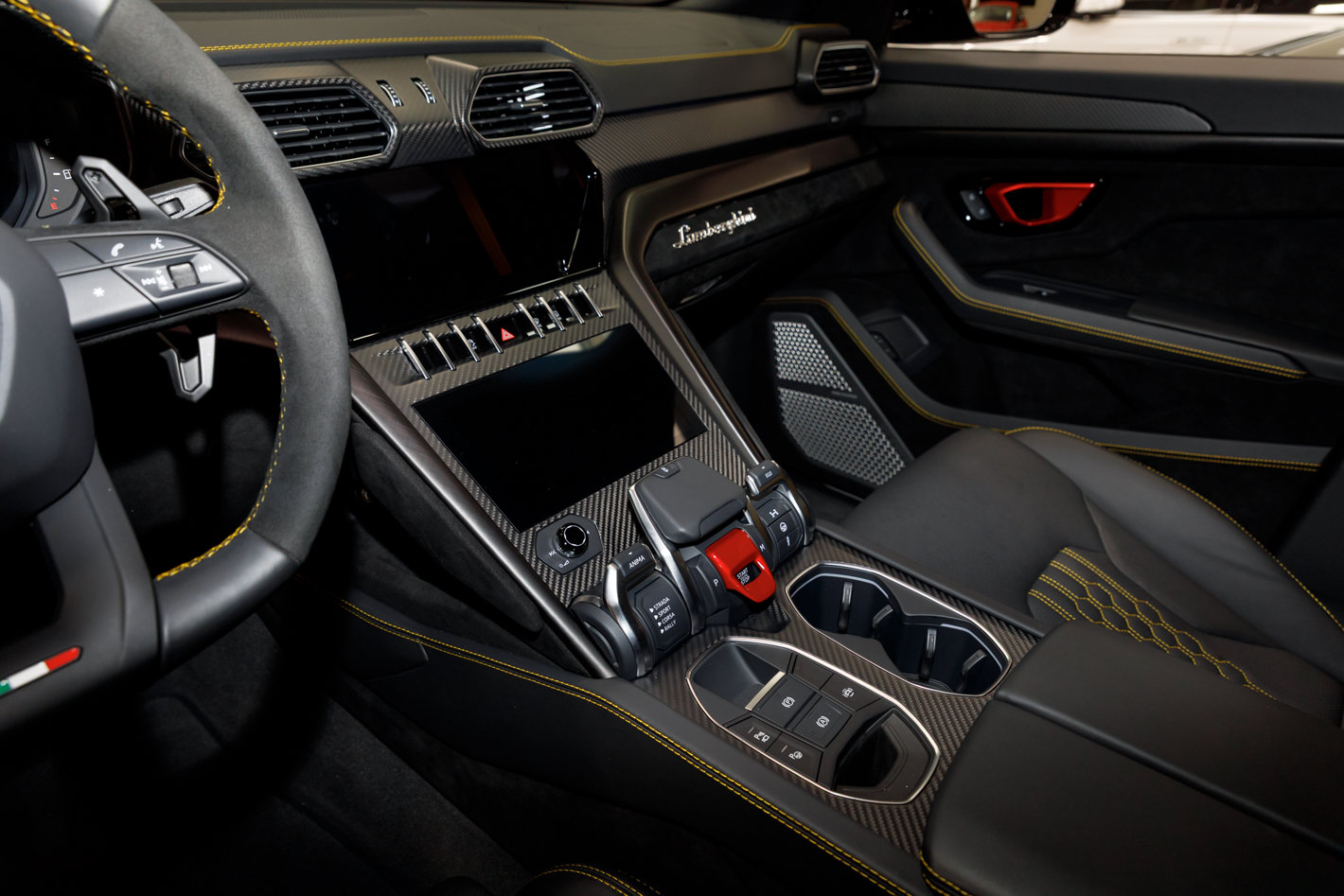 Used 2024 Lamborghini Urus Performante AWD/4WD image 42
