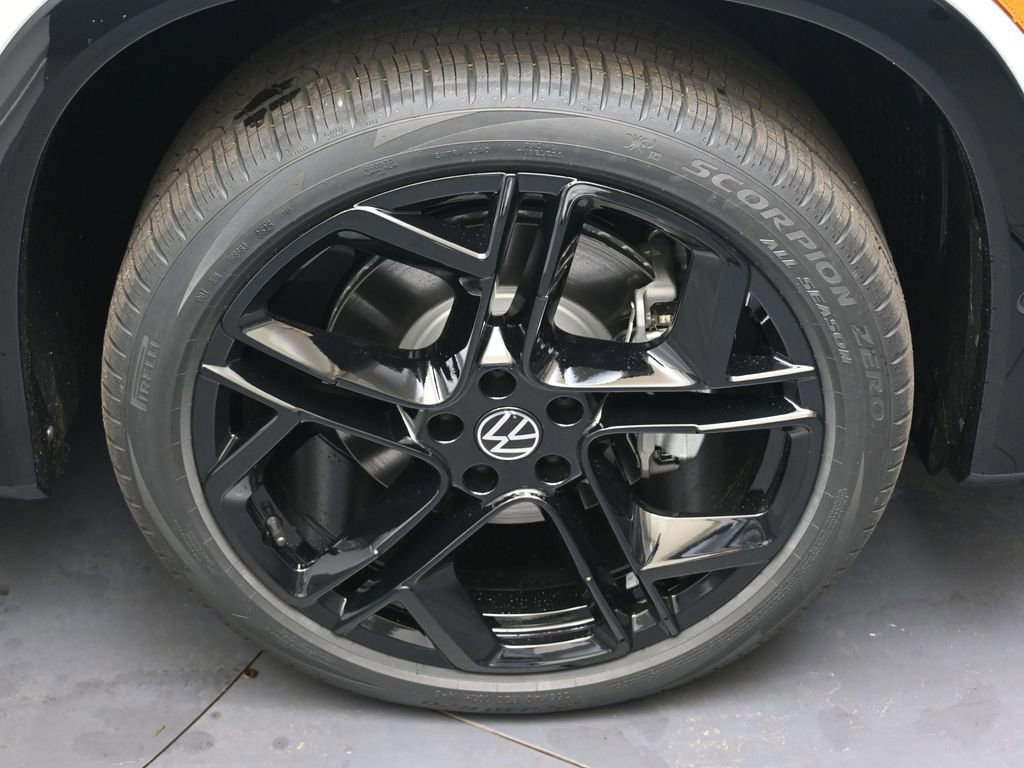 New 2026 Volkswagen Tiguan SE R-Line image 10