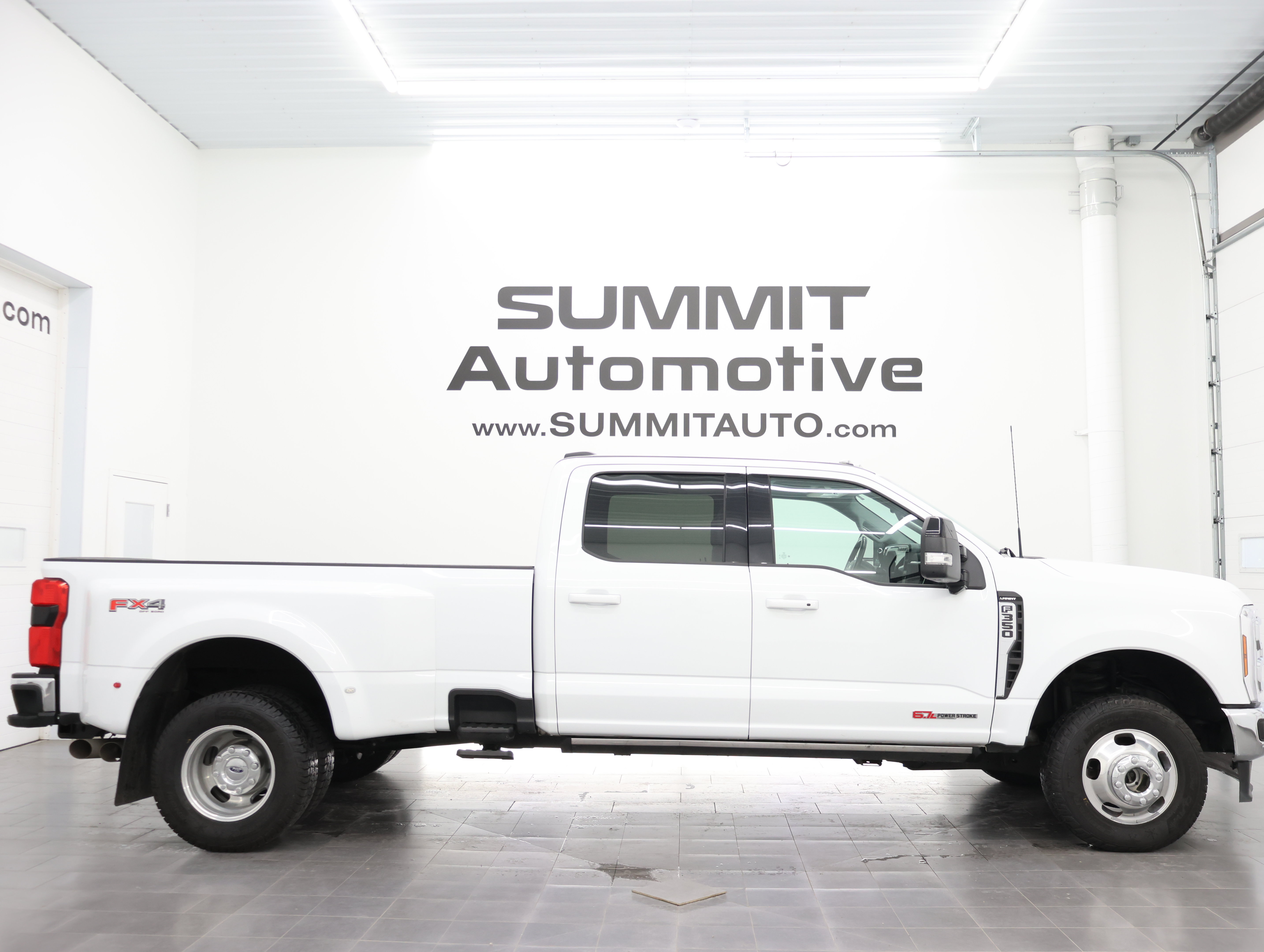 Used 2024 Ford F350 Lariat w/ Lariat Ultimate Package AWD/4WD image 1
