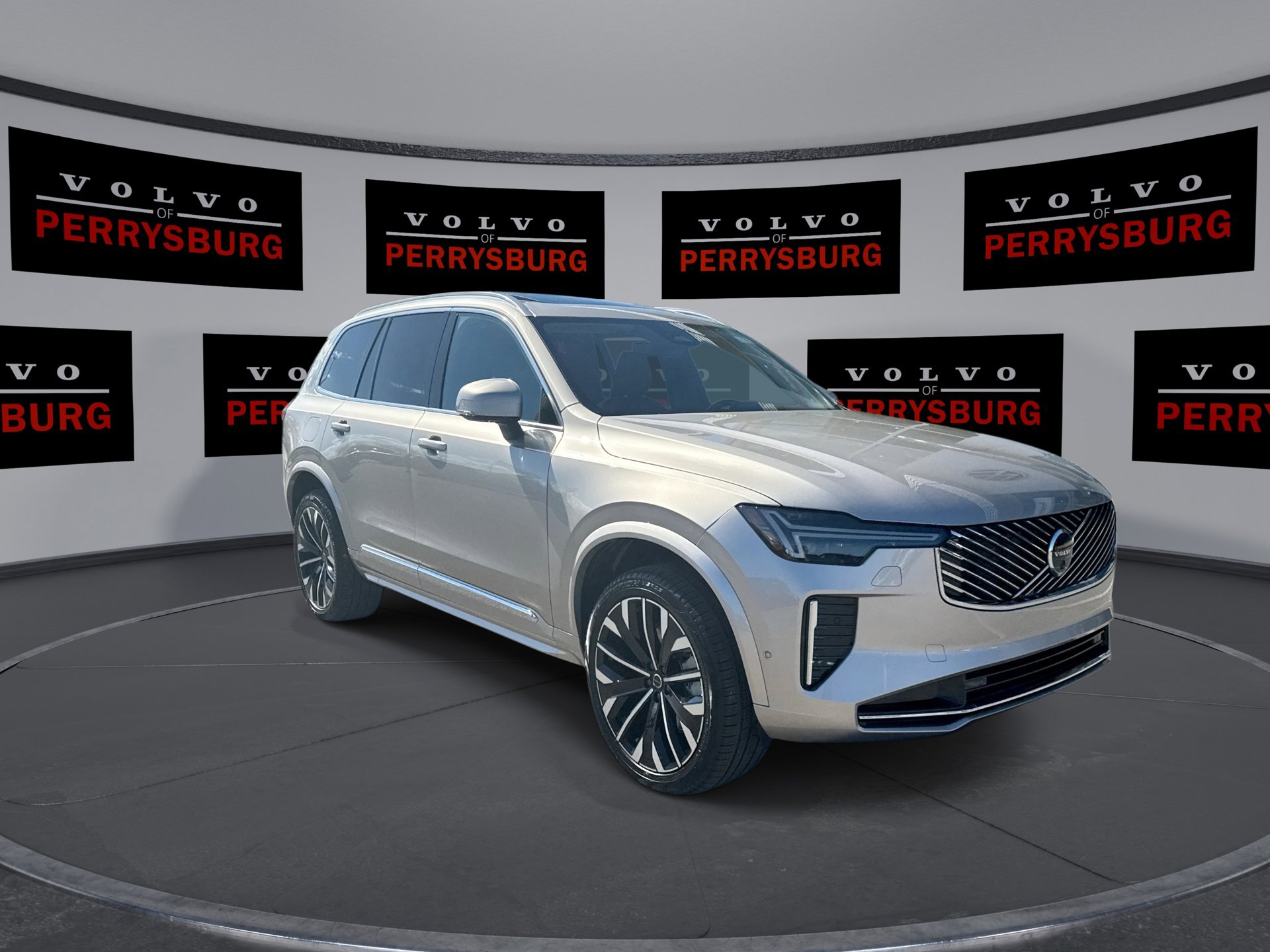 New 2026 Volvo XC90 B5 Plus w/ Protection Package image 2