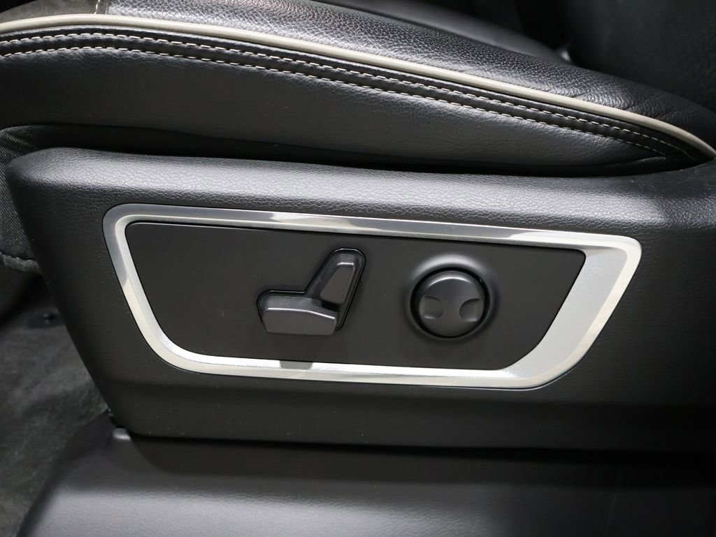 Used 2023 RAM 1500 Laramie image 13