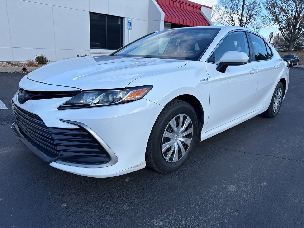 Certified 2021 Toyota Camry LE image 1
