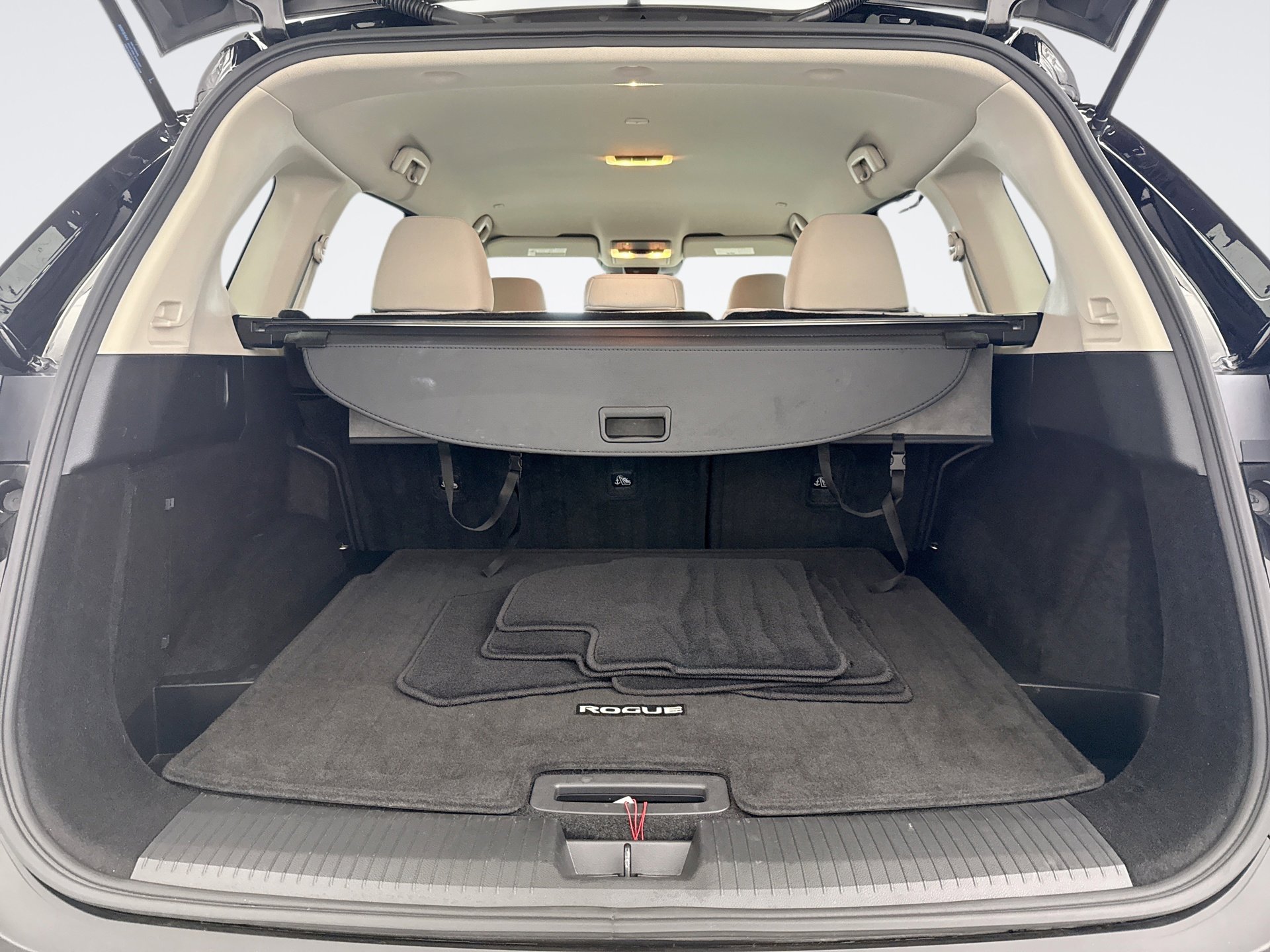 Used 2023 Nissan Rogue SV image 18