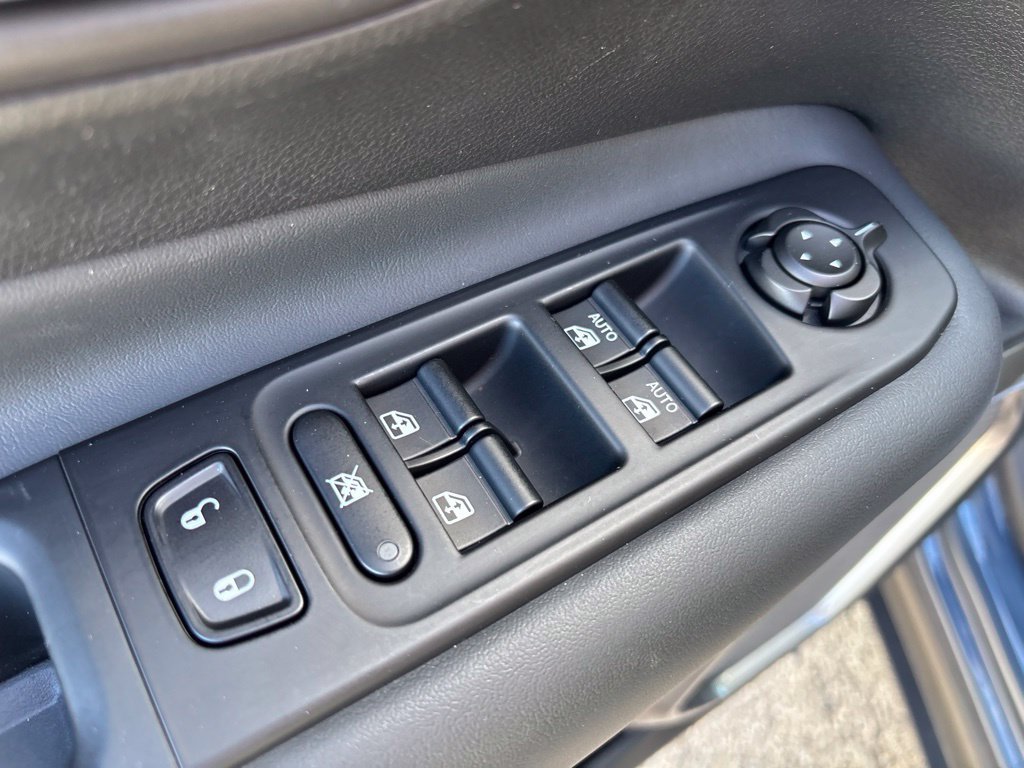 Used 2023 Jeep Renegade Latitude AWD/4WD image 17