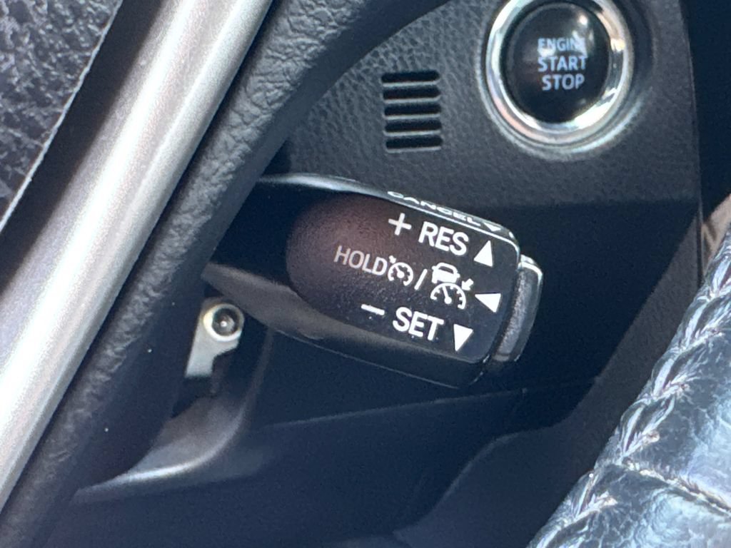 Used 2018 Toyota Corolla SE w/ Carpet Mat Package (TMS) FWD image 31