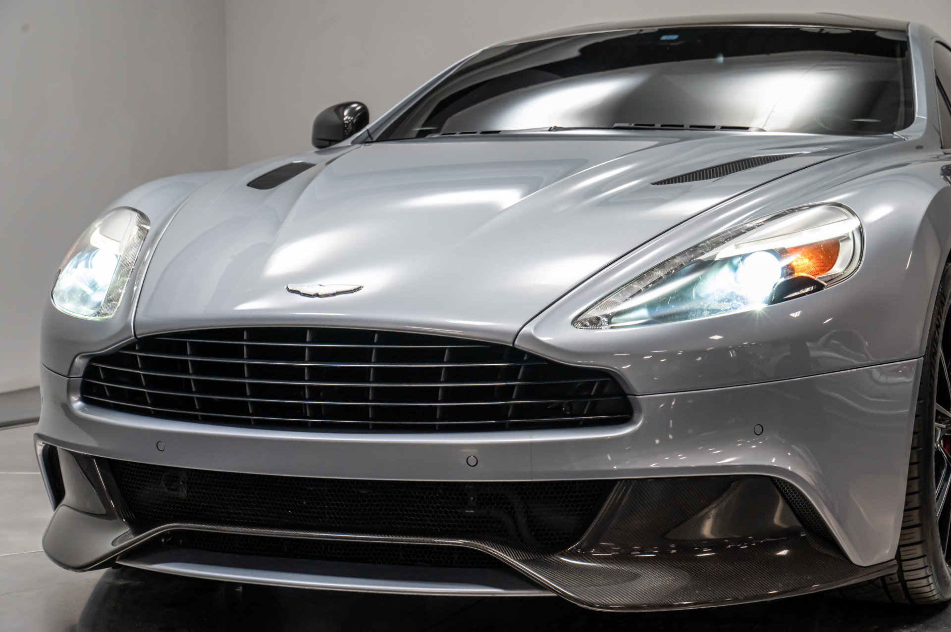 Used 2014 Aston Martin Vanquish Coupe RWD image 44