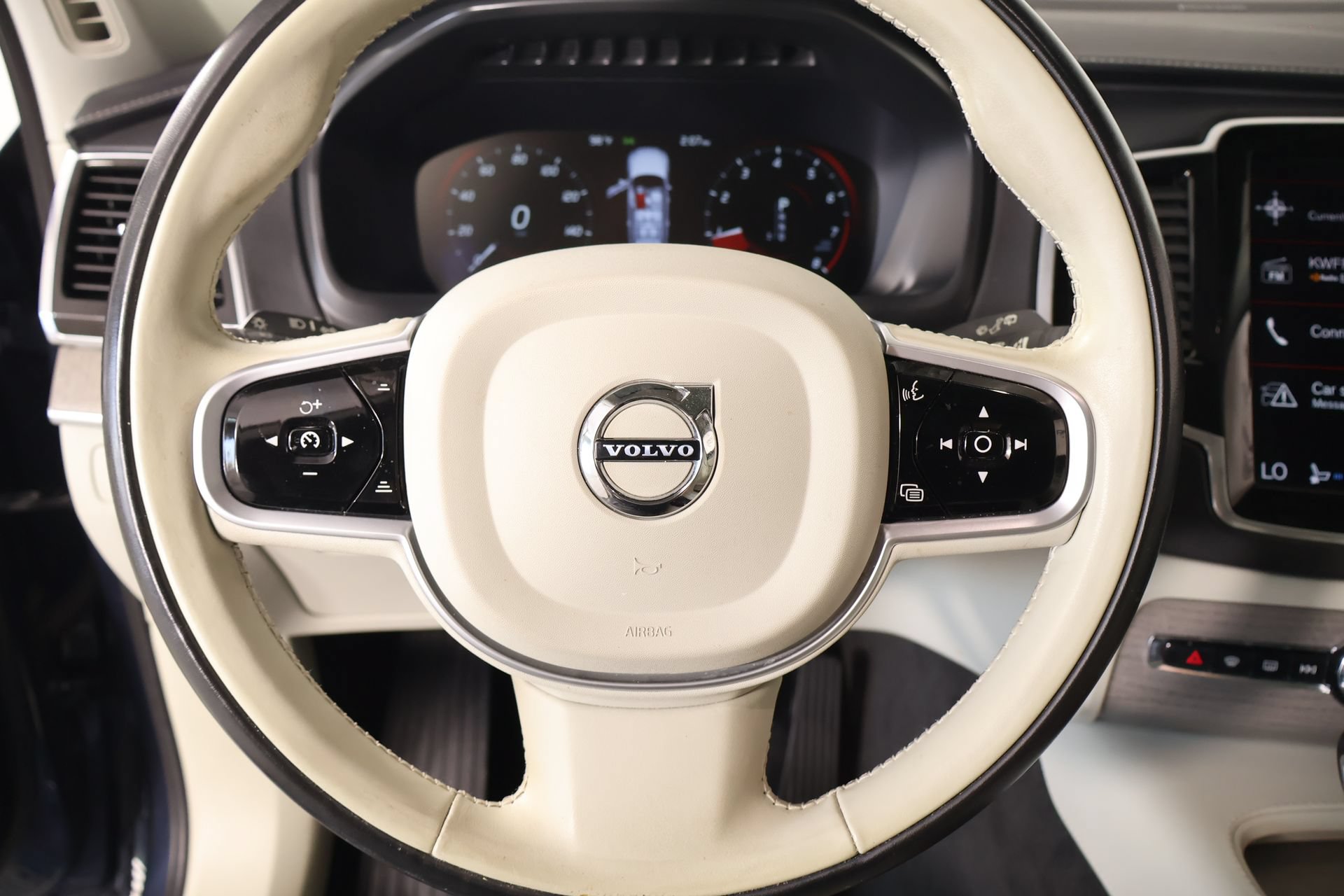 Used 2021 Volvo XC90 T6 Inscription w/ Climate Package AWD/4WD image 3