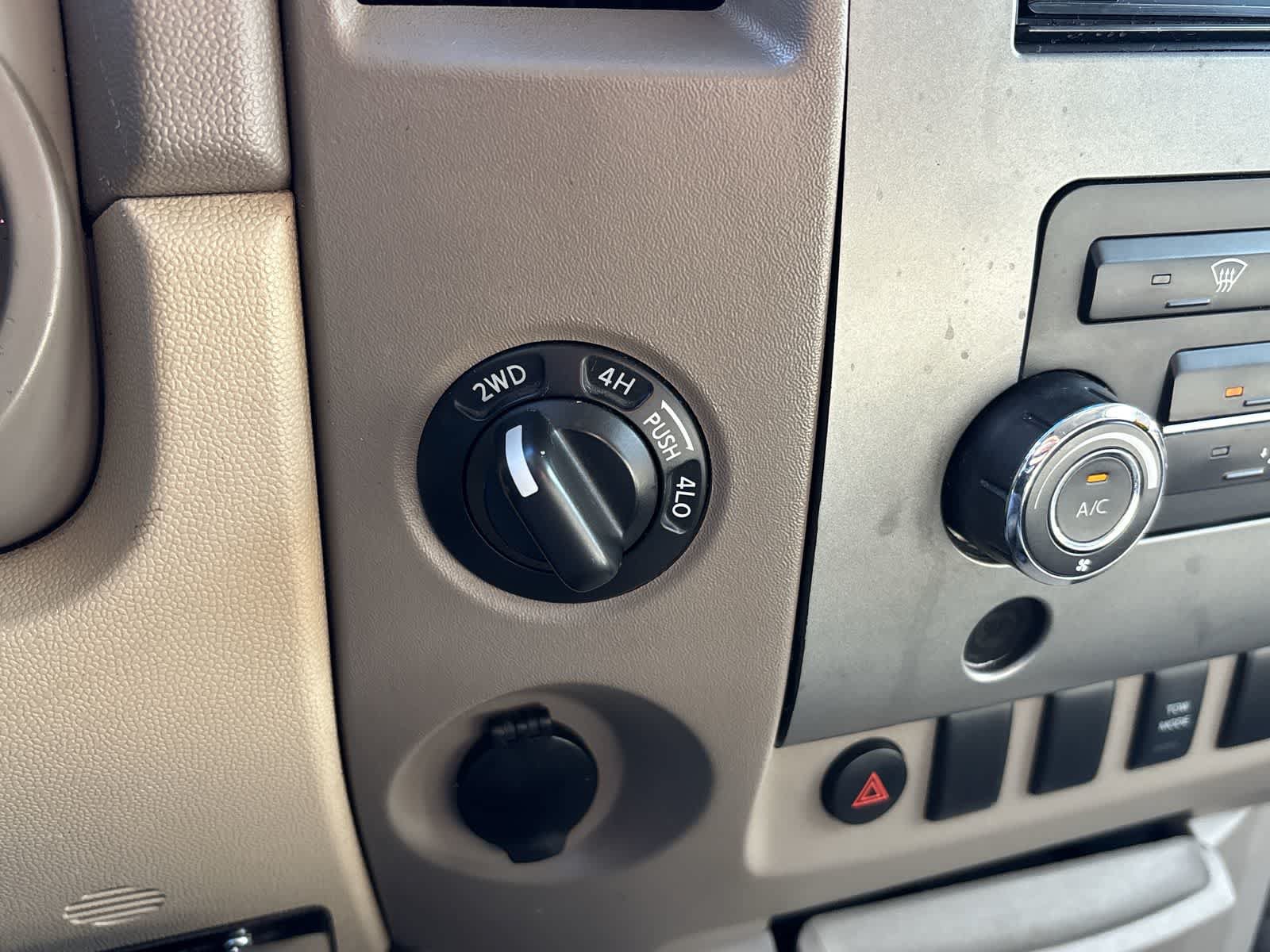 Used 2009 Nissan Titan SE AWD/4WD image 25