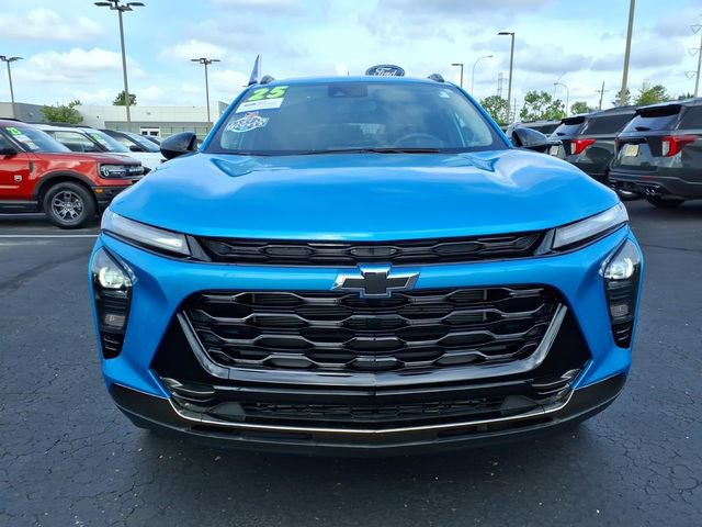Used 2025 Chevrolet Trax ACTIV w/ Sunroof Package FWD image 2