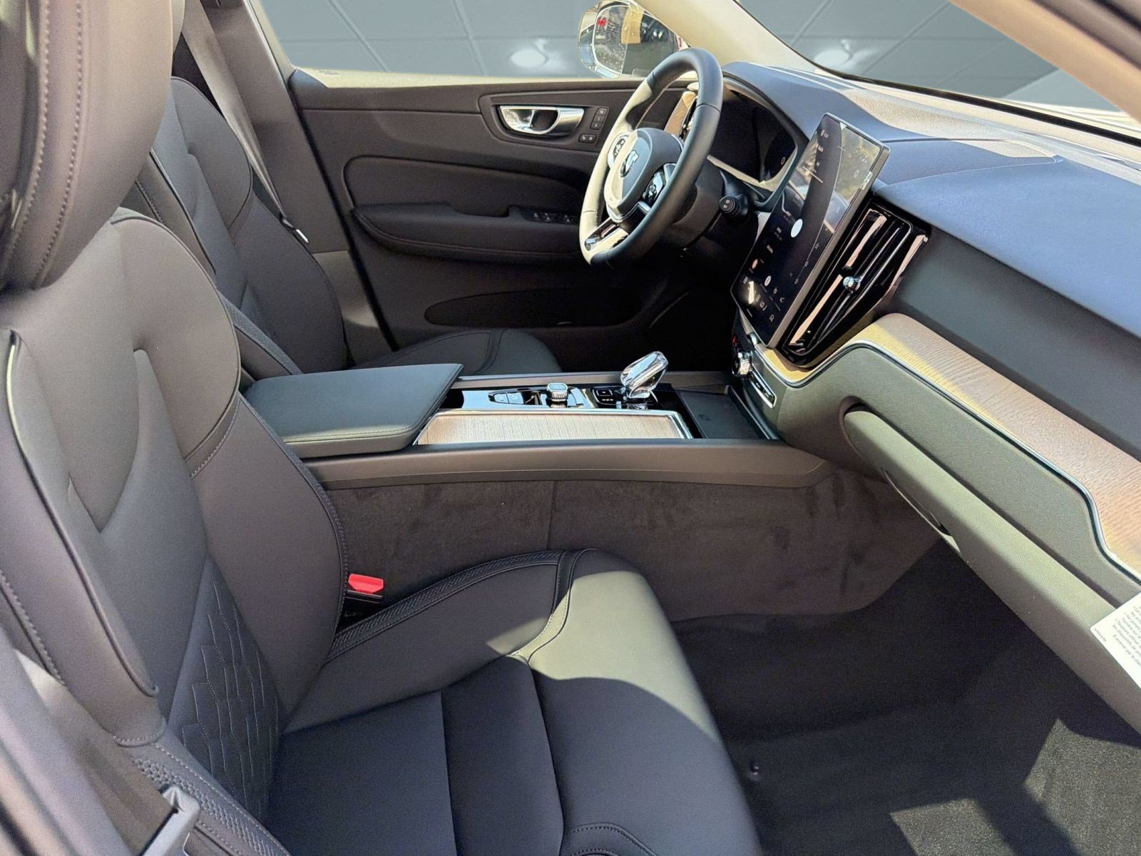 New 2026 Volvo XC60 B5 Plus w/ Climate Package AWD/4WD image 25