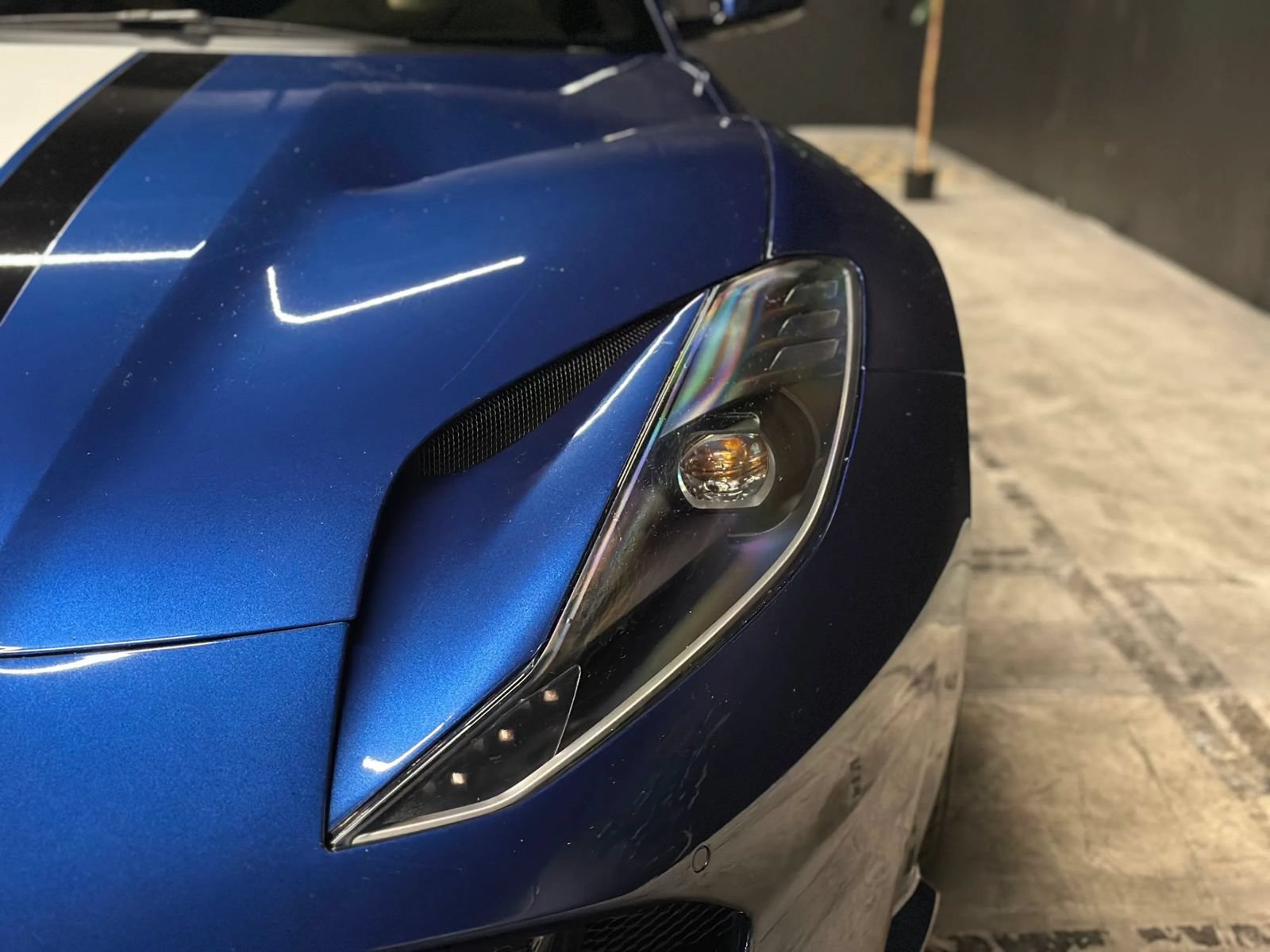 Used 2018 Ferrari 812 Superfast RWD image 19