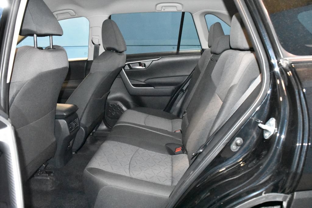 Used 2025 Toyota RAV4 XLE image 19