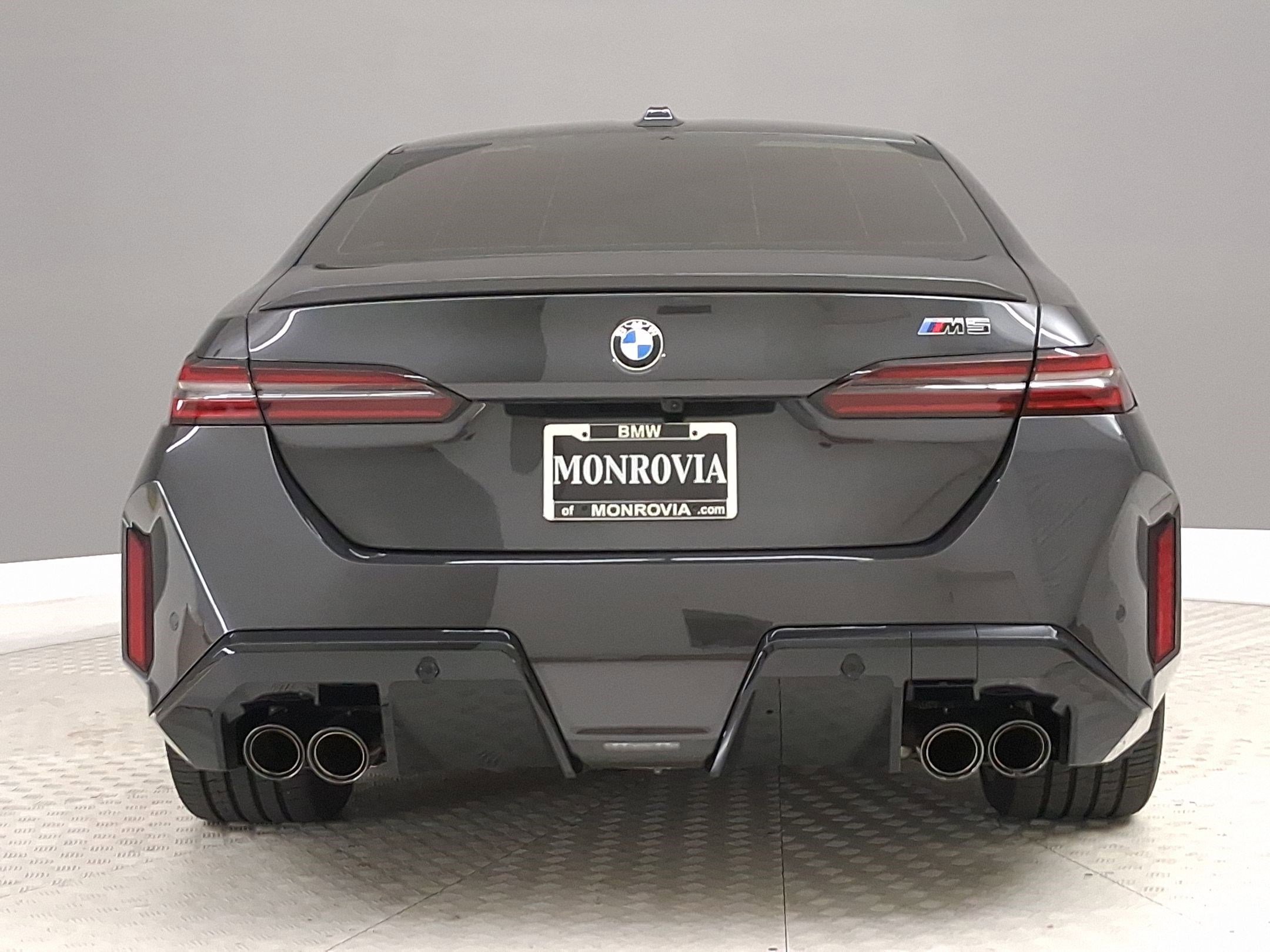 Used 2025 BMW M5 w/ Carbon Package image 8