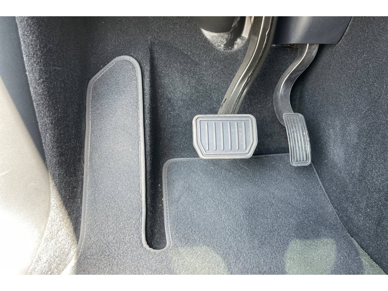 Used 2025 Tesla Model Y Long Range AWD/4WD image 42
