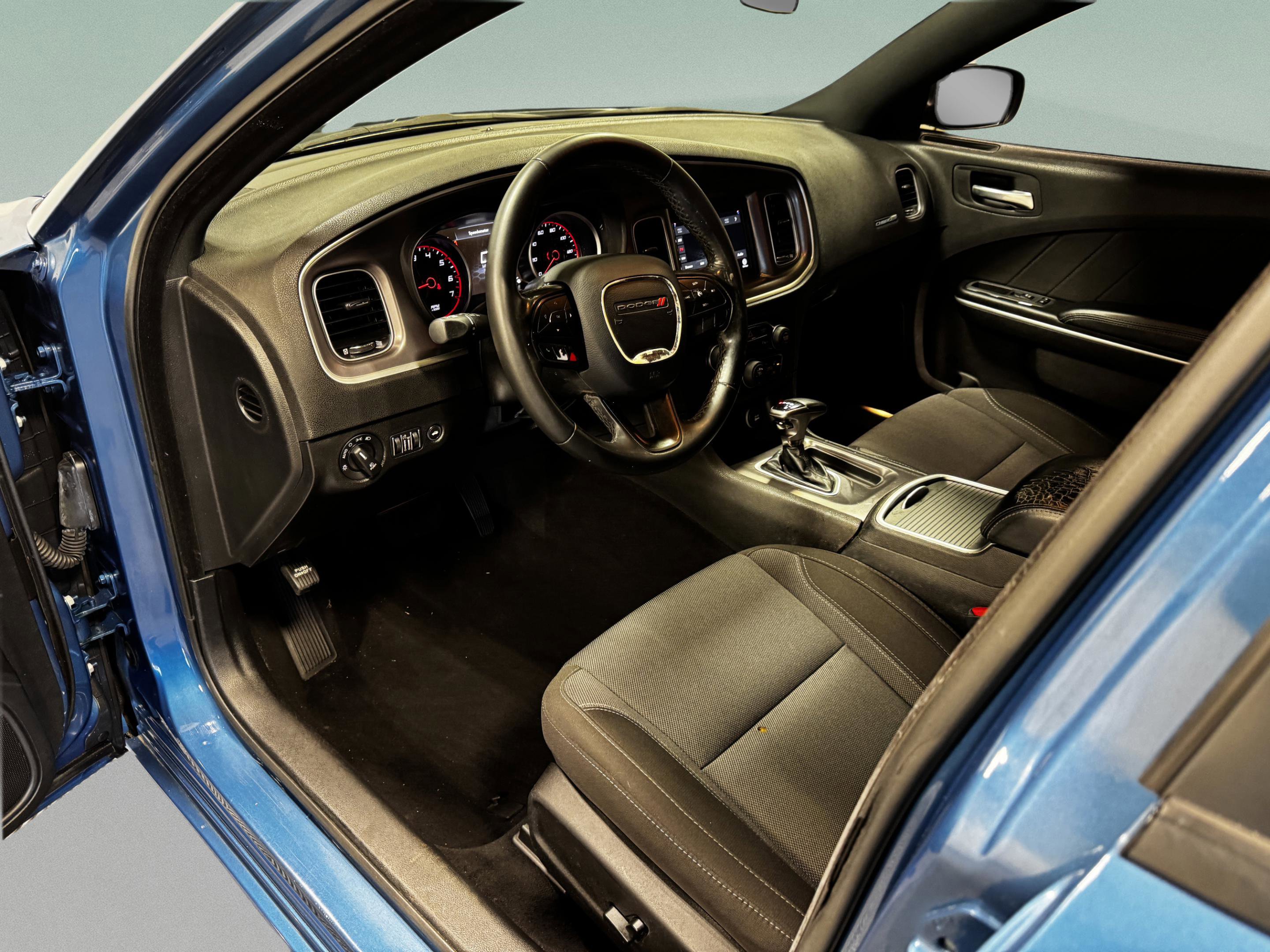 Used 2022 Dodge Charger SXT w/ Driver Convenience Group image 9
