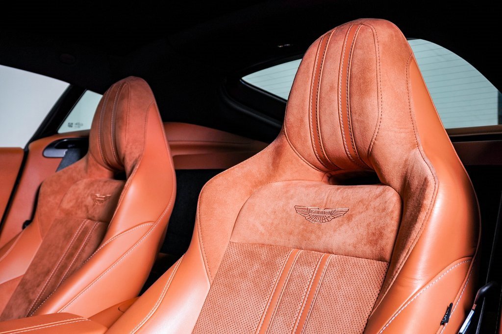 Used 2023 Aston Martin V8 Vantage Coupe image 18