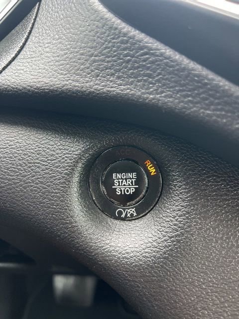 Used 2020 Jeep Cherokee Latitude Plus w/ Comfort/Convenience Group FWD image 16