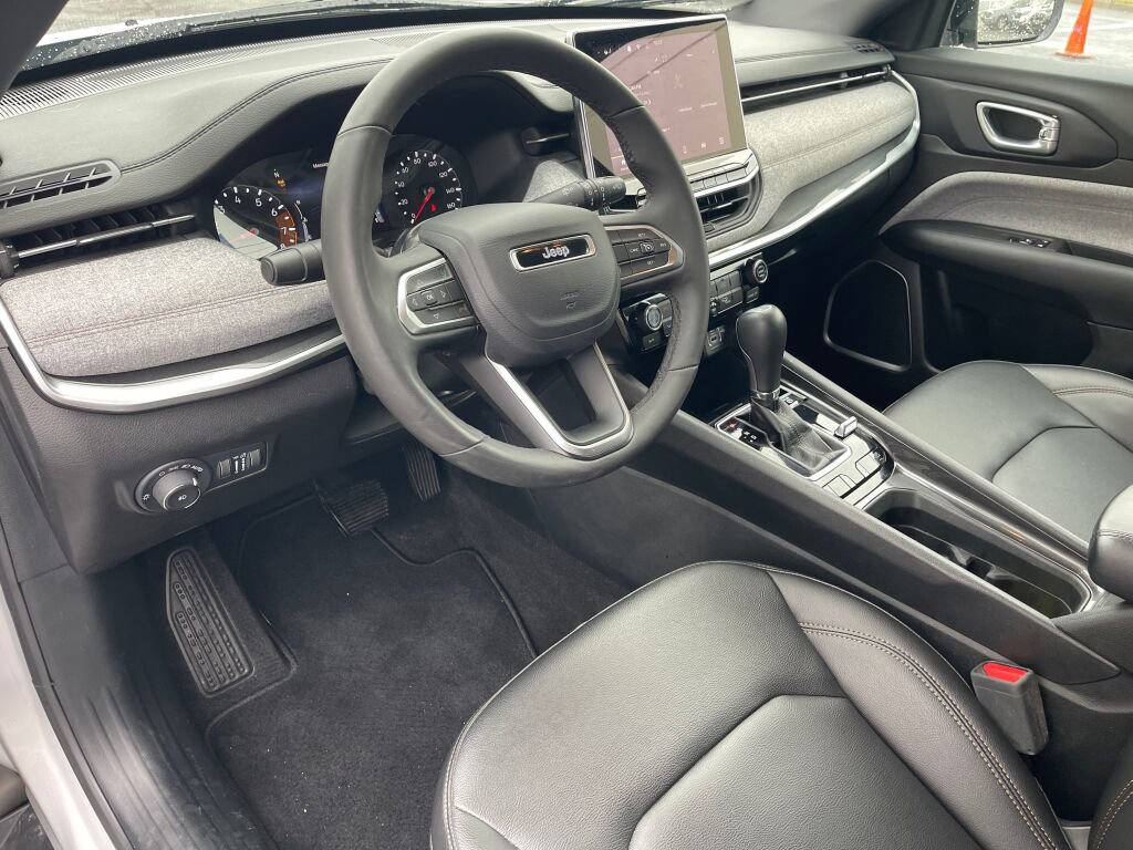 Used 2024 Jeep Compass Latitude image 5