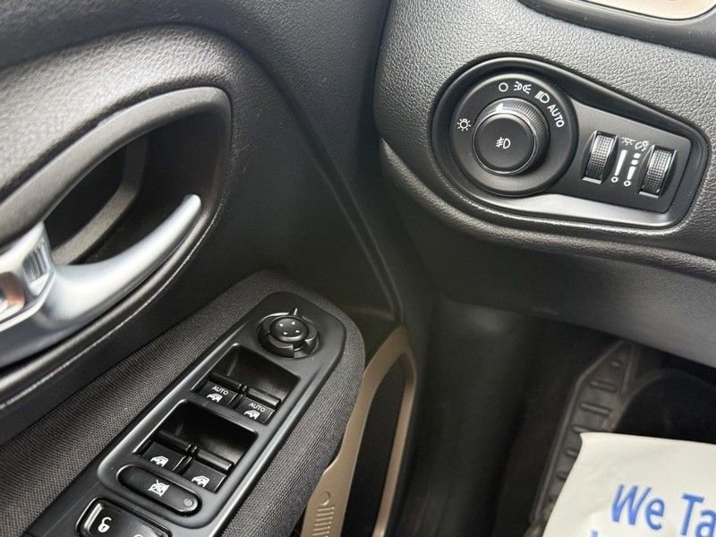 Used 2016 Jeep Renegade Latitude image 20