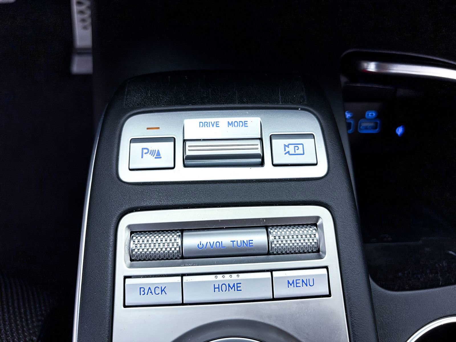 Used 2022 Genesis GV70 3.5T Sport image 25