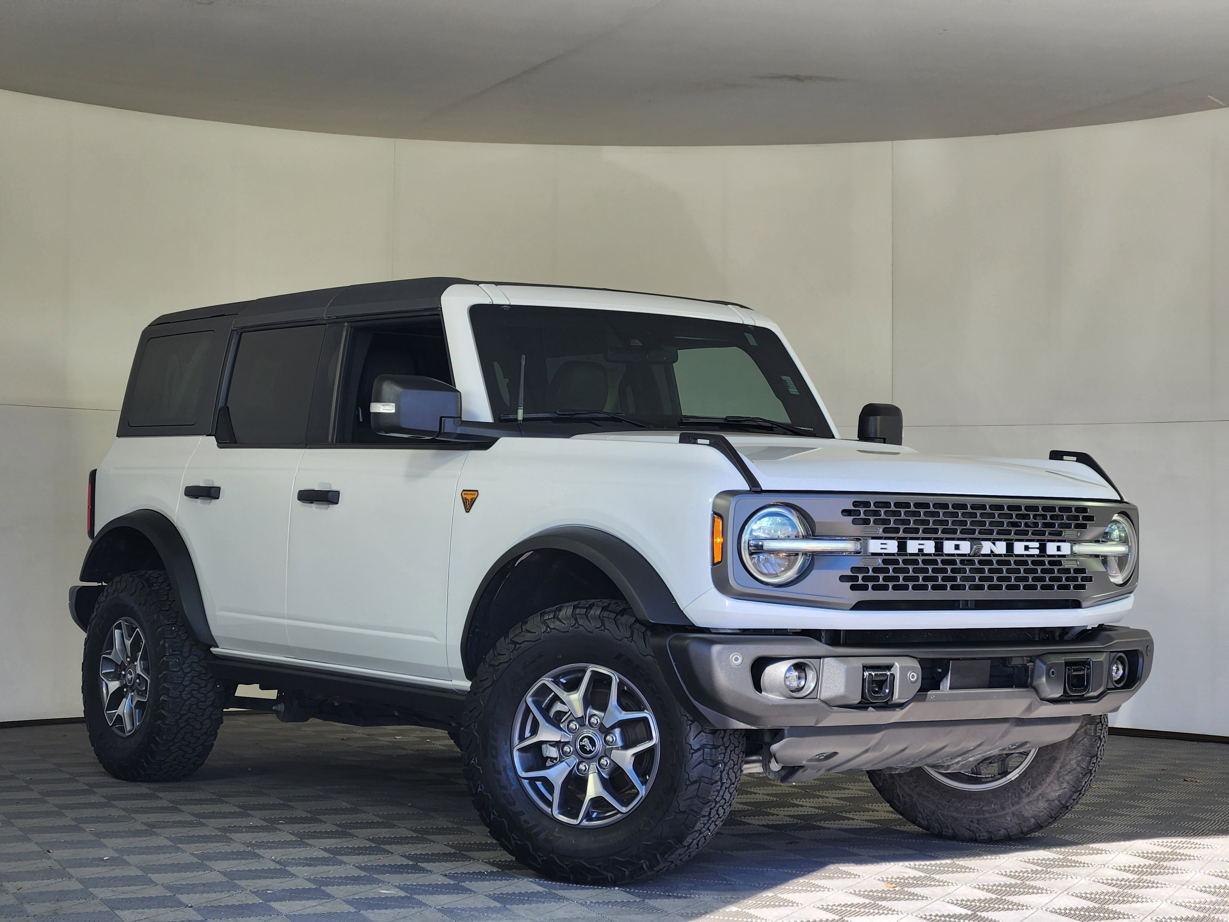Used 2023 Ford Bronco Badlands image 1