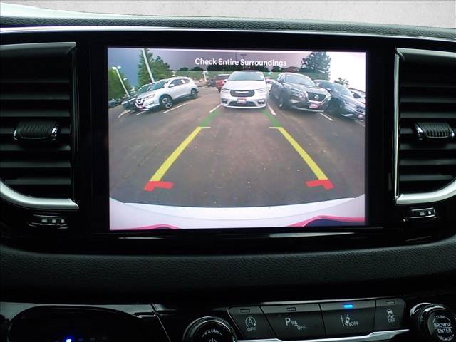 Used 2024 Chrysler Pacifica Touring-L FWD image 19