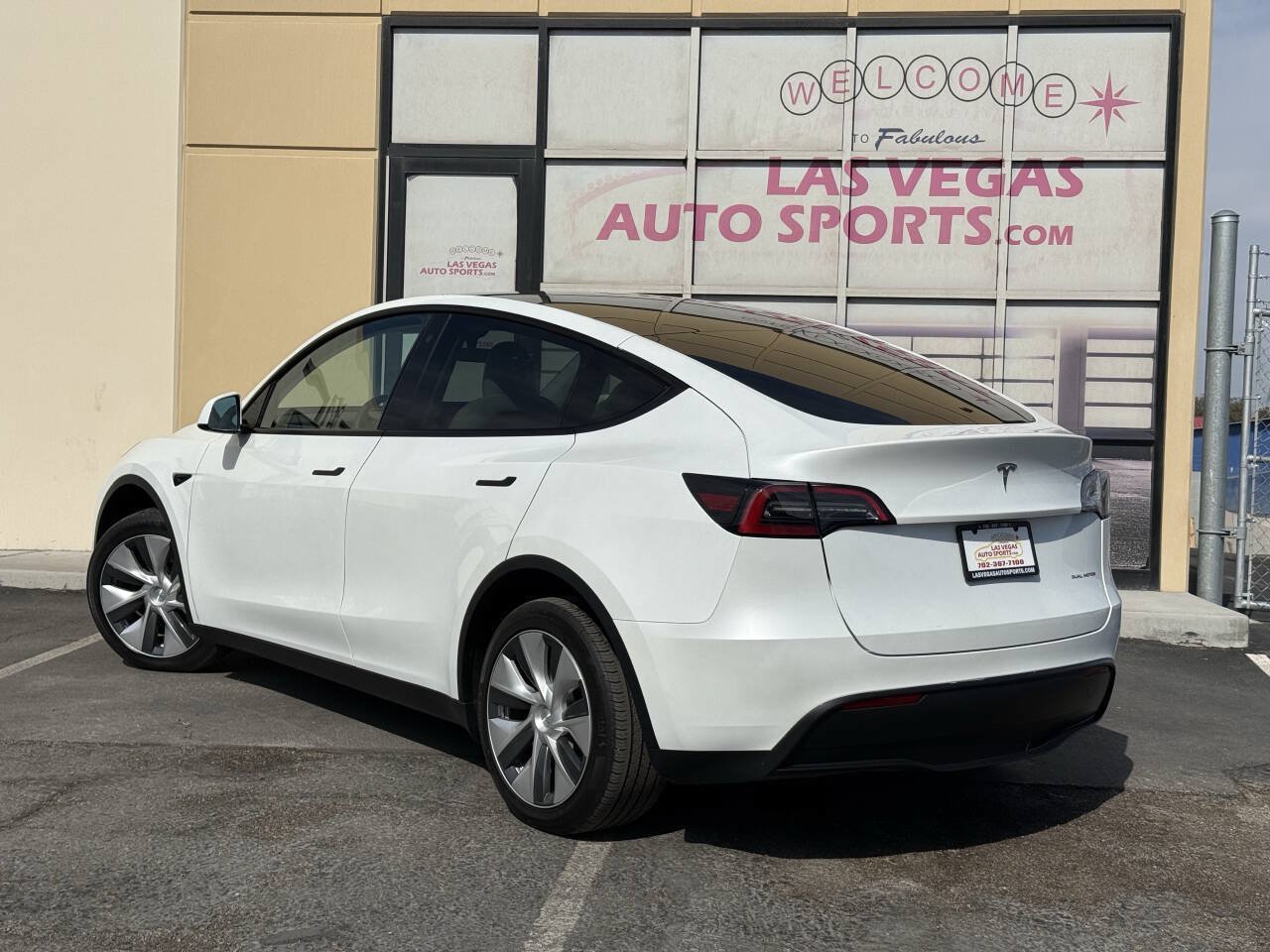 Used 2023 Tesla Model Y Long Range AWD/4WD image 9