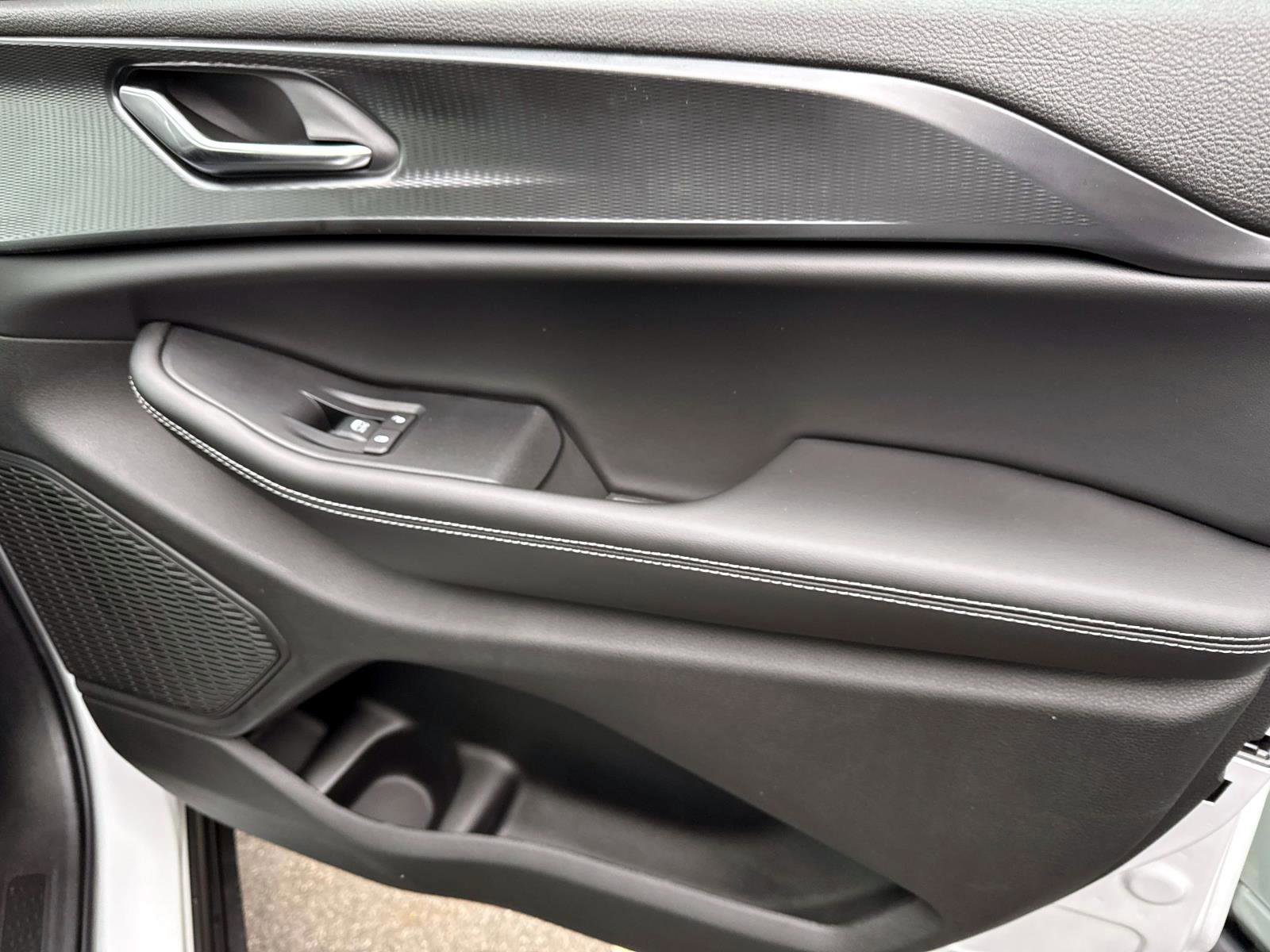 New 2025 Jeep Grand Cherokee Altitude image 5