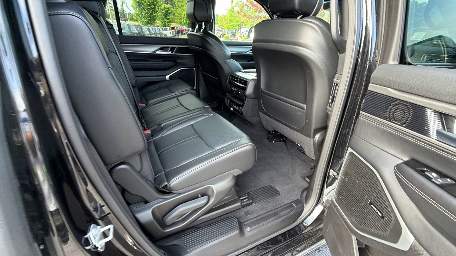 Used 2025 Jeep Wagoneer 4WD w/ Convenience Group I image 22