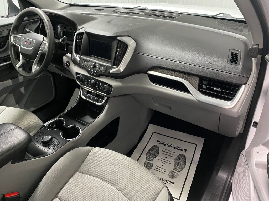 Used 2023 GMC Terrain SLE w/ Driver Convenience Package image 3