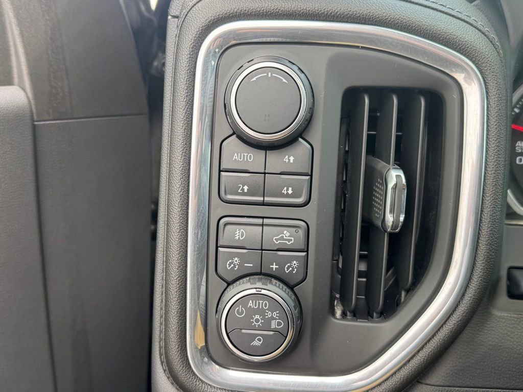 Used 2019 Chevrolet Silverado 1500 High Country w/ Technology Package image 27