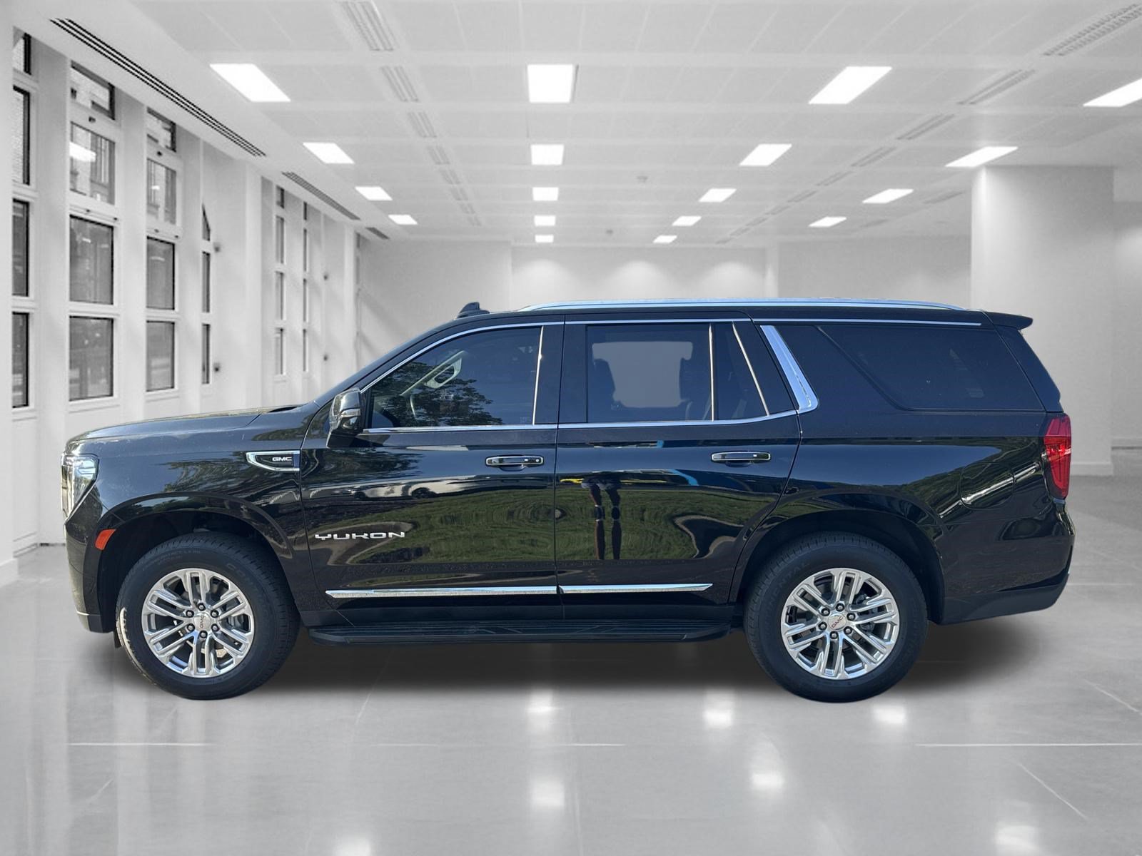 Certified 2024 GMC Yukon SLT w/ SLT Premium Package AWD/4WD image 8