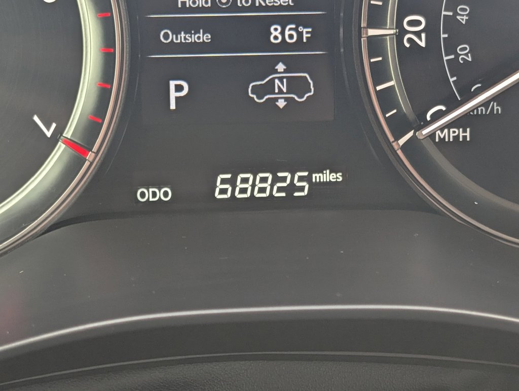 Used 2020 Lexus LX 570 4WD w/ Luxury Package image 24