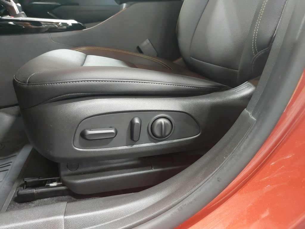 Used 2024 Chevrolet Trax ACTIV w/ Sunroof Package FWD image 28