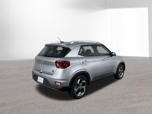 Used 2025 Hyundai Venue SEL image 13