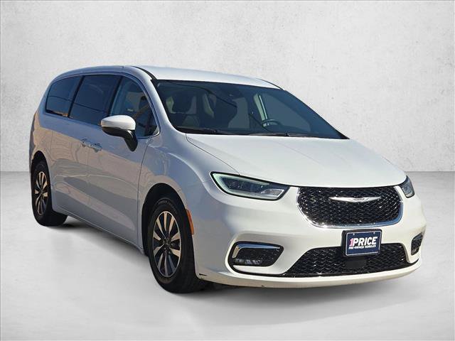 Used 2023 Chrysler Pacifica Touring-L FWD image 3