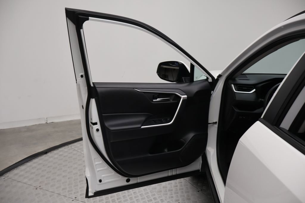 Used 2024 Toyota RAV4 XLE FWD image 16