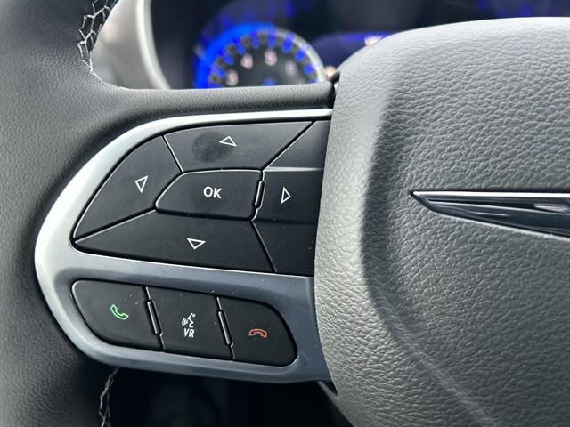 Used 2026 Chrysler Pacifica Select image 25