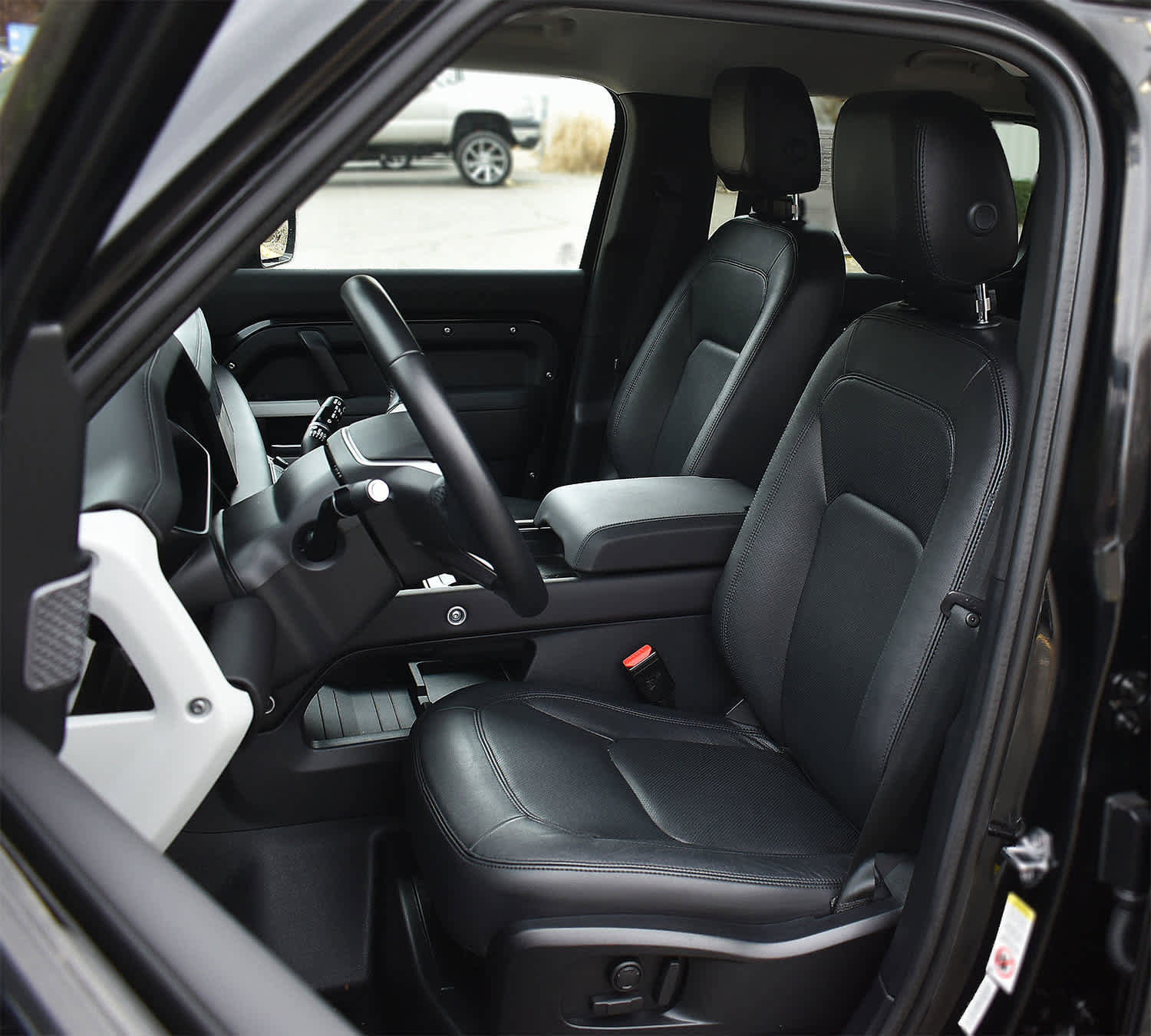 Used 2024 Land Rover Defender 110 S image 10