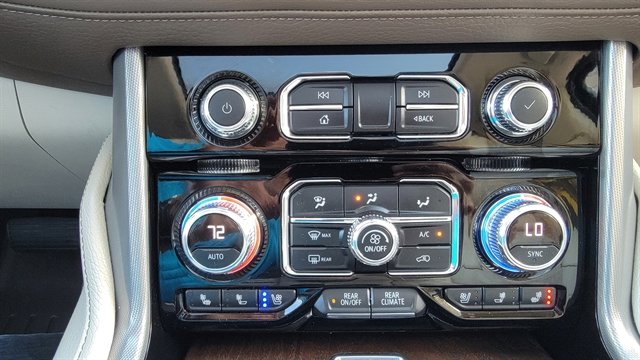 Used 2021 GMC Yukon XL Denali w/ Denali Premium Package image 34