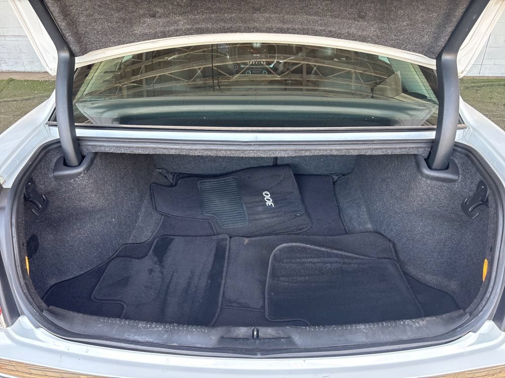 Used 2017 Chrysler 300 C RWD image 22